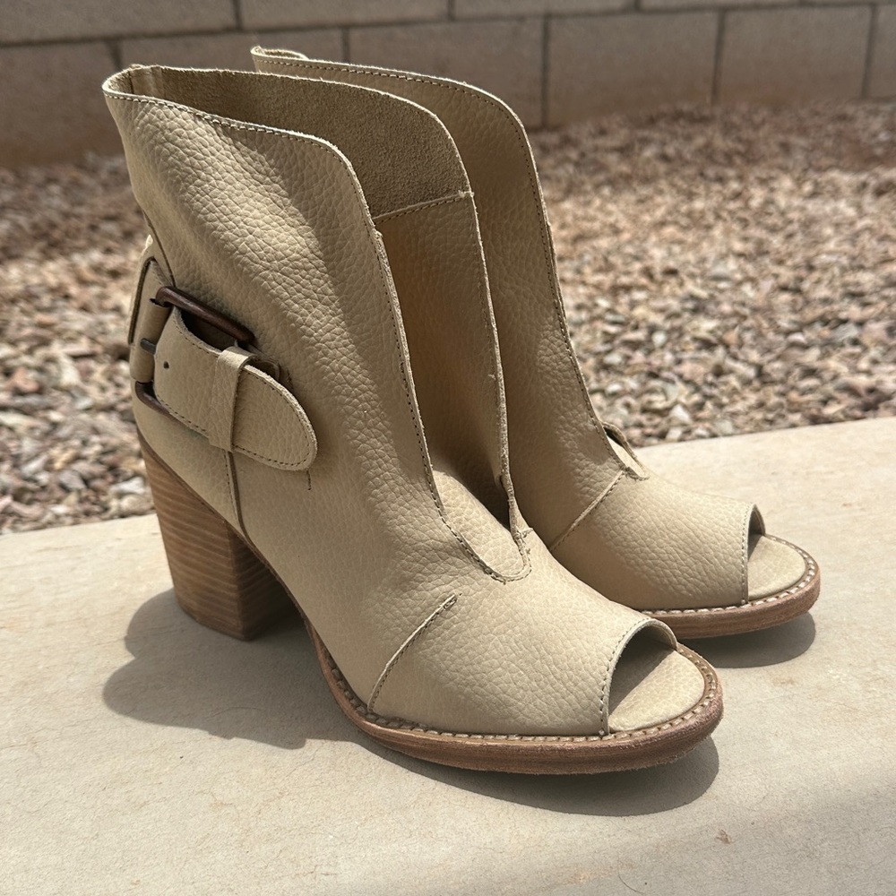 Joe’s Jeans Peep-Toe Ankle Boots, beige/bone, Sz 8.5